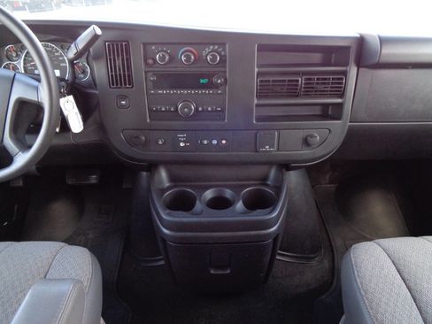 Used 2018 Chevrolet Express 3500 LS image 38