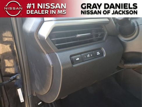 Used 2023 Nissan Altima 2.5 SR FWD image 12