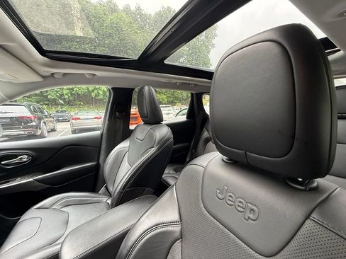 Used 2022 Jeep Cherokee Limited AWD/4WD image 23