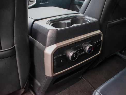 Used 2024 Ford Expedition XLT image 22