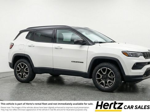 Used 2025 Jeep Compass Trailhawk AWD/4WD image 1