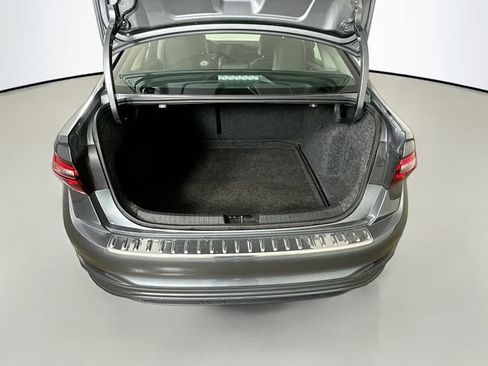 Used 2025 Volkswagen Jetta SE FWD image 30