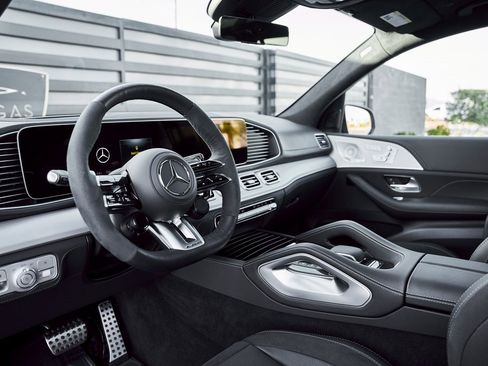 Used 2025 Mercedes-Benz GLS 63 AMG GLS 63 AMG image 2