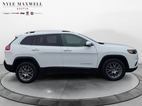 Used 2019 Jeep Cherokee Latitude w/ Popular Appearance Group image 16