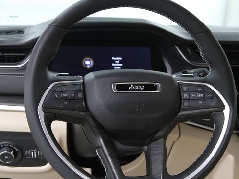 Used 2024 Jeep Grand Cherokee Limited image 7