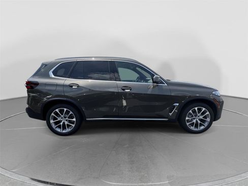 New 2026 BMW X5 xDrive40i w/ Climate Comfort Package AWD/4WD image 4