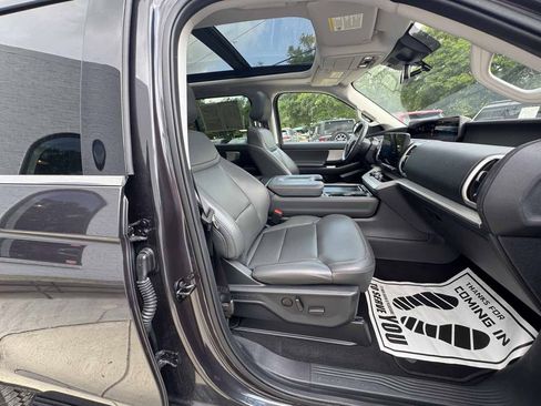 Used 2025 Ford Expedition Active AWD/4WD image 10