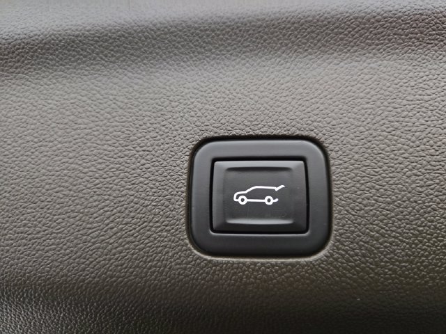 Used 2024 GMC Yukon XL SLT w/ SLT Luxury Package AWD/4WD image 37