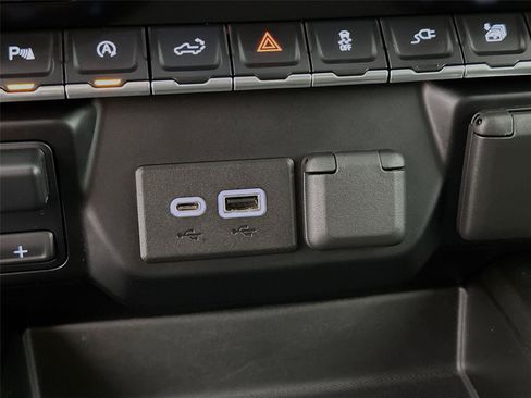 Used 2021 Chevrolet Silverado 1500 RST w/ Convenience Package II AWD/4WD image 30