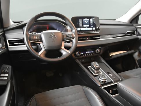 Used 2024 Mitsubishi Outlander SE image 34