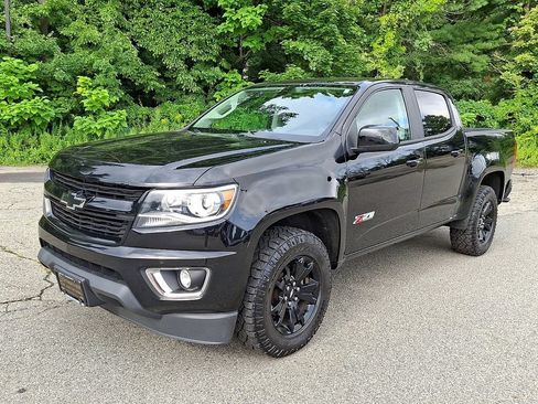 Used 2020 Chevrolet Colorado Z71 w/ Z71 Midnight Edition AWD/4WD image 3