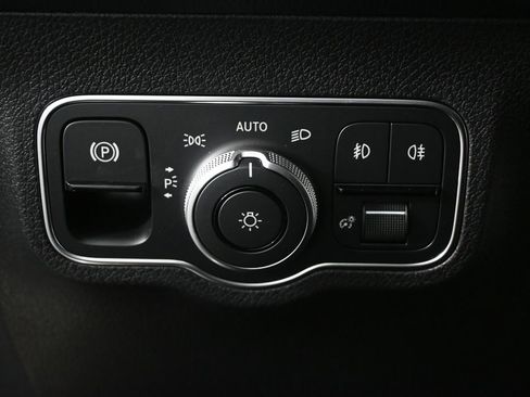 New 2026 Mercedes-Benz GLB 250 image 9