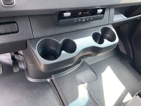 Used 2024 Mercedes-Benz Sprinter 2500 image 23