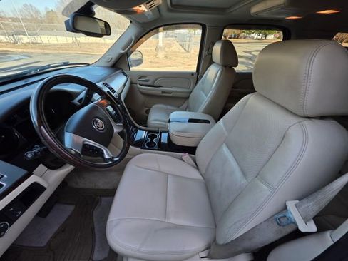 Used 2007 Cadillac Escalade AWD w/ Information Package image 12