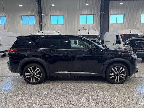 Used 2025 Nissan Pathfinder Platinum AWD/4WD image 4