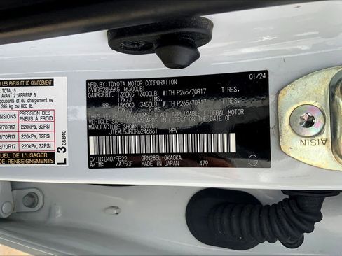 Used 2024 Toyota 4Runner SR5 AWD/4WD image 33