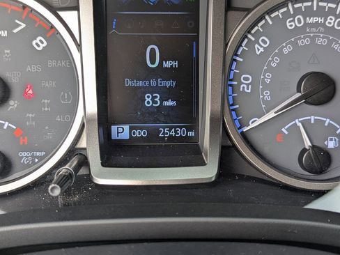 Used 2021 Toyota Tacoma Limited image 30