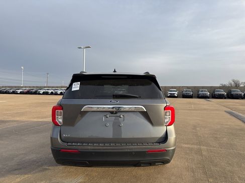 Used 2022 Ford Explorer XLT image 14
