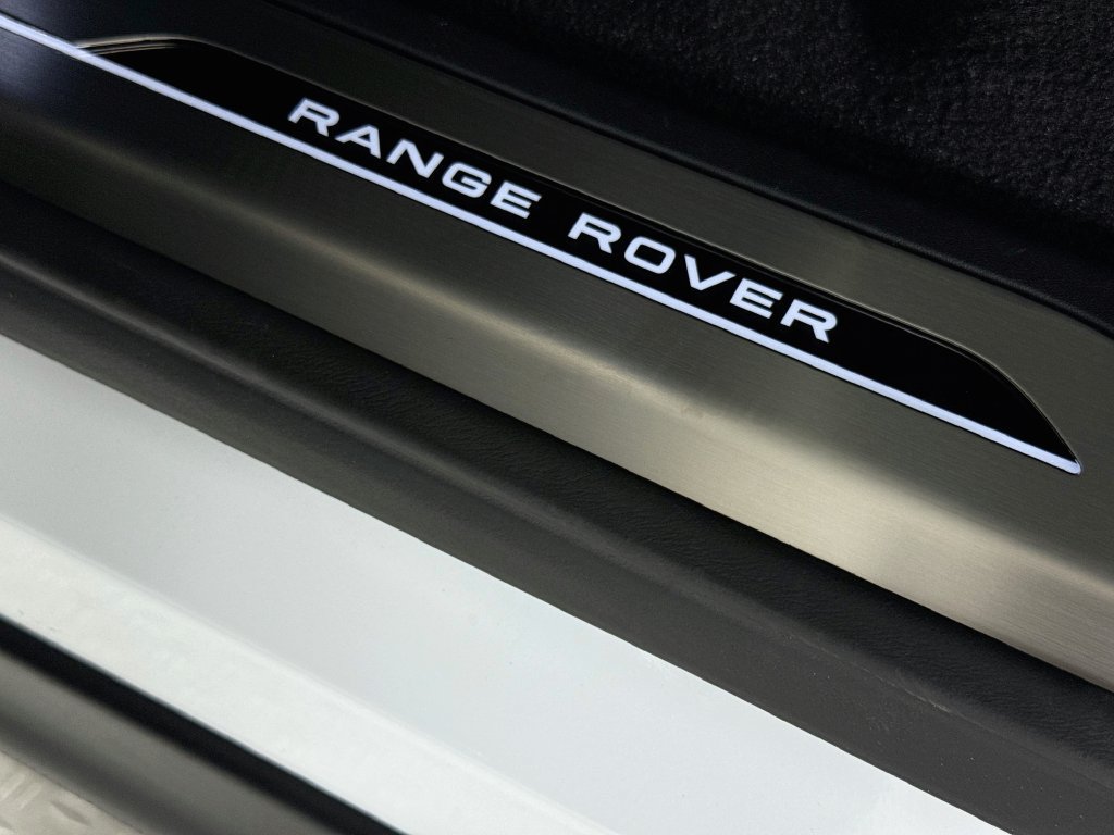 Used 2026 Land Rover Range Rover Sport SE AWD/4WD image 18