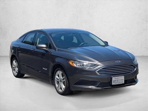 Used 2018 Ford Fusion SE FWD image 3