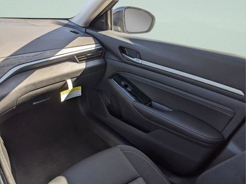 New 2025 Nissan Altima 2.5 SV w/ SV Premium Package FWD image 23