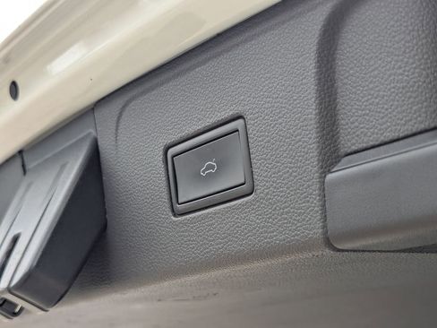 Used 2021 Volkswagen Atlas SEL AWD/4WD image 33