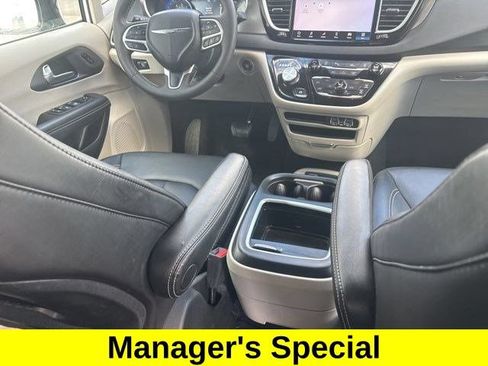 Used 2024 Chrysler Pacifica Touring-L FWD image 36