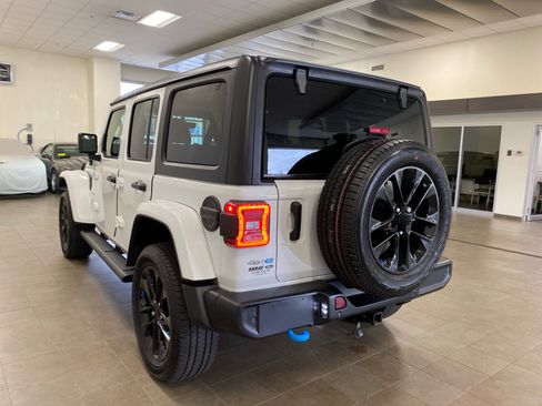 Used 2023 Jeep Wrangler Sahara w/ Cold Weather Group image 5