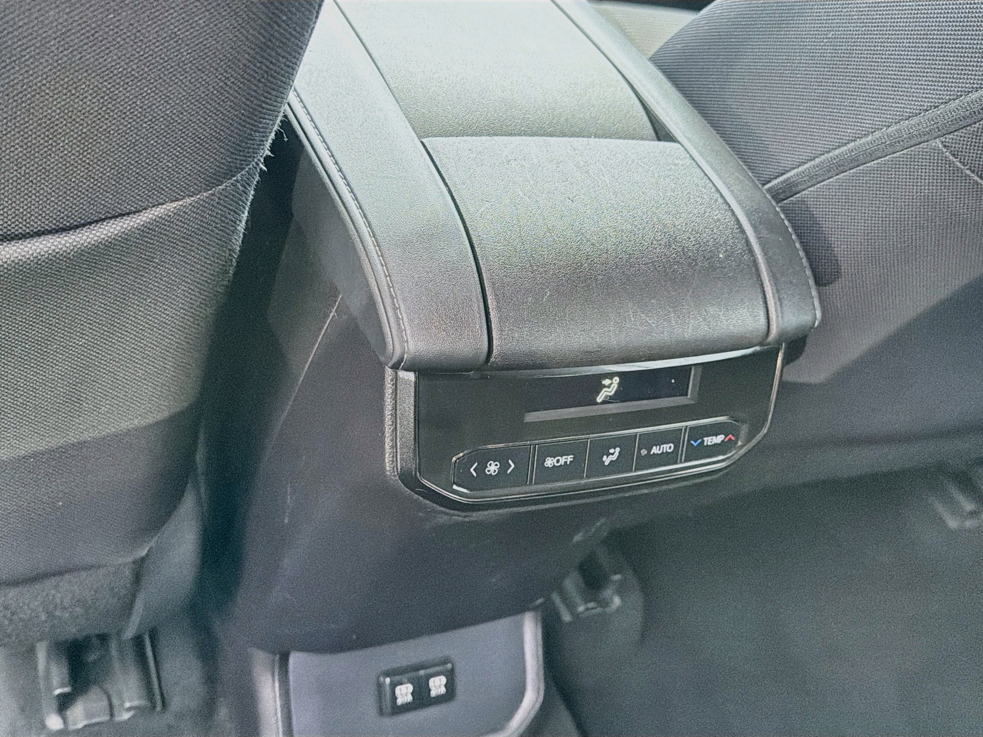 Used 2020 Toyota Highlander L FWD image 22