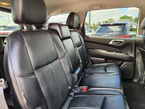 Used 2019 Nissan Pathfinder SL AWD/4WD image 15