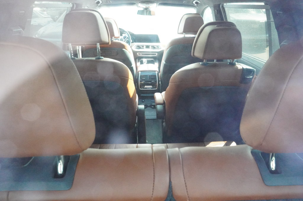 Used 2021 BMW X7 xDrive40i w/ M Sport Package AWD/4WD image 8