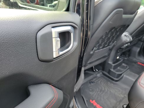 Used 2021 Jeep Wrangler Unlimited Rubicon AWD/4WD image 13