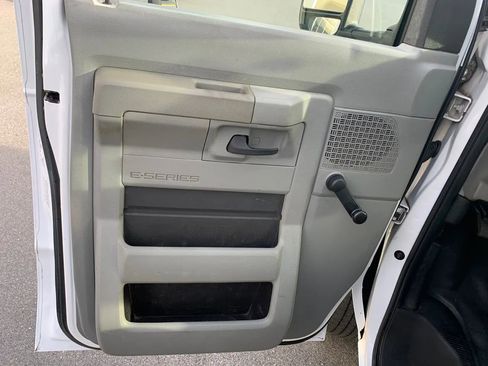 Used 2014 Ford E-350 and Econoline 350 Super Duty image 8
