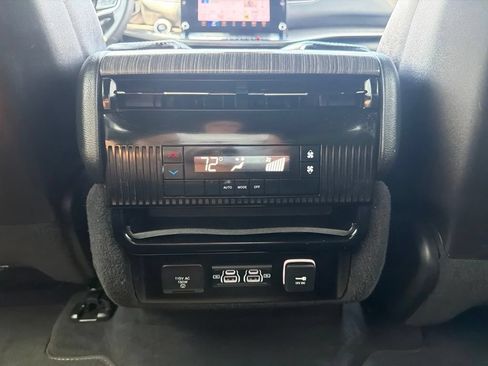 Used 2022 Jeep Wagoneer Series II AWD/4WD image 22