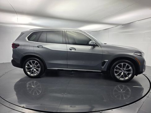 Used 2024 BMW X5 xDrive40i w/ Parking Assistance Package AWD/4WD image 3