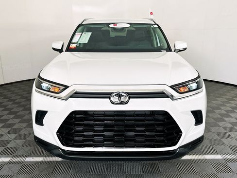 Certified 2025 Toyota Grand Highlander FWD image 8