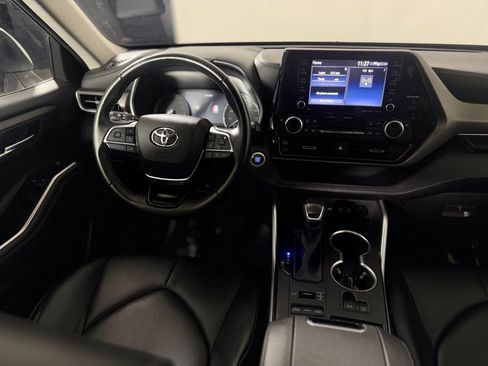 Used 2021 Toyota Highlander XLE AWD/4WD image 13
