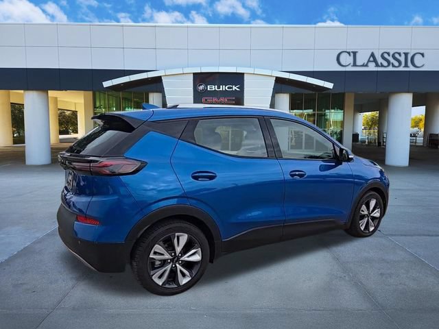 Used 2022 Chevrolet Bolt EUV LT w/ Convenience Package FWD image 9