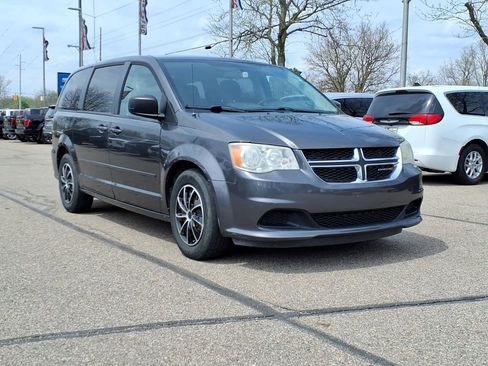 Used 2016 Dodge Grand Caravan SE w/ Quick Order Package 29E SE FWD image 3