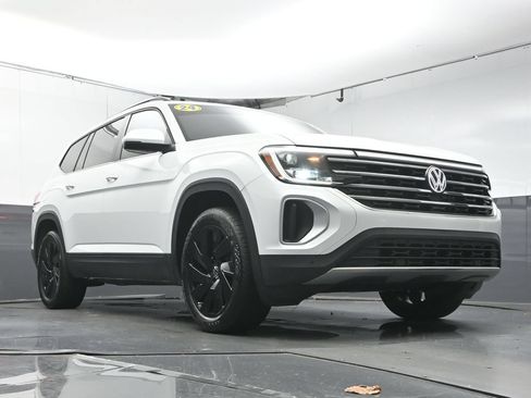 Used 2024 Volkswagen Atlas SE FWD image 34