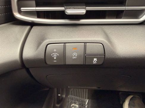 Used 2025 Hyundai Elantra SE FWD image 24
