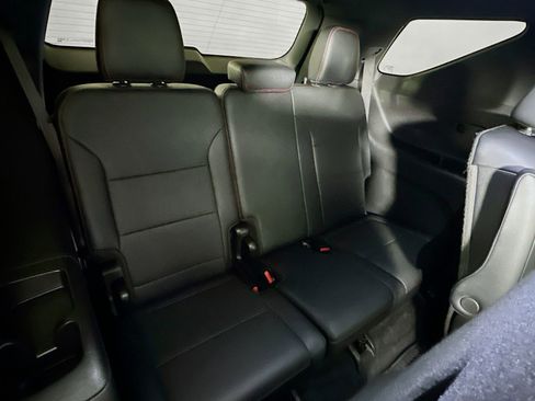 Used 2025 Chevrolet Traverse RS image 30