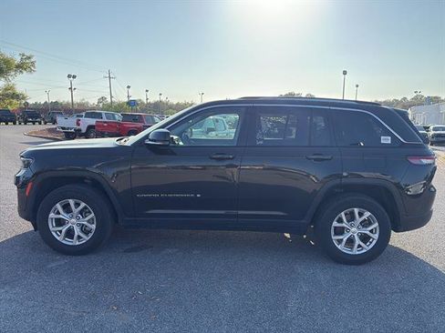 Used 2023 Jeep Grand Cherokee Limited image 4