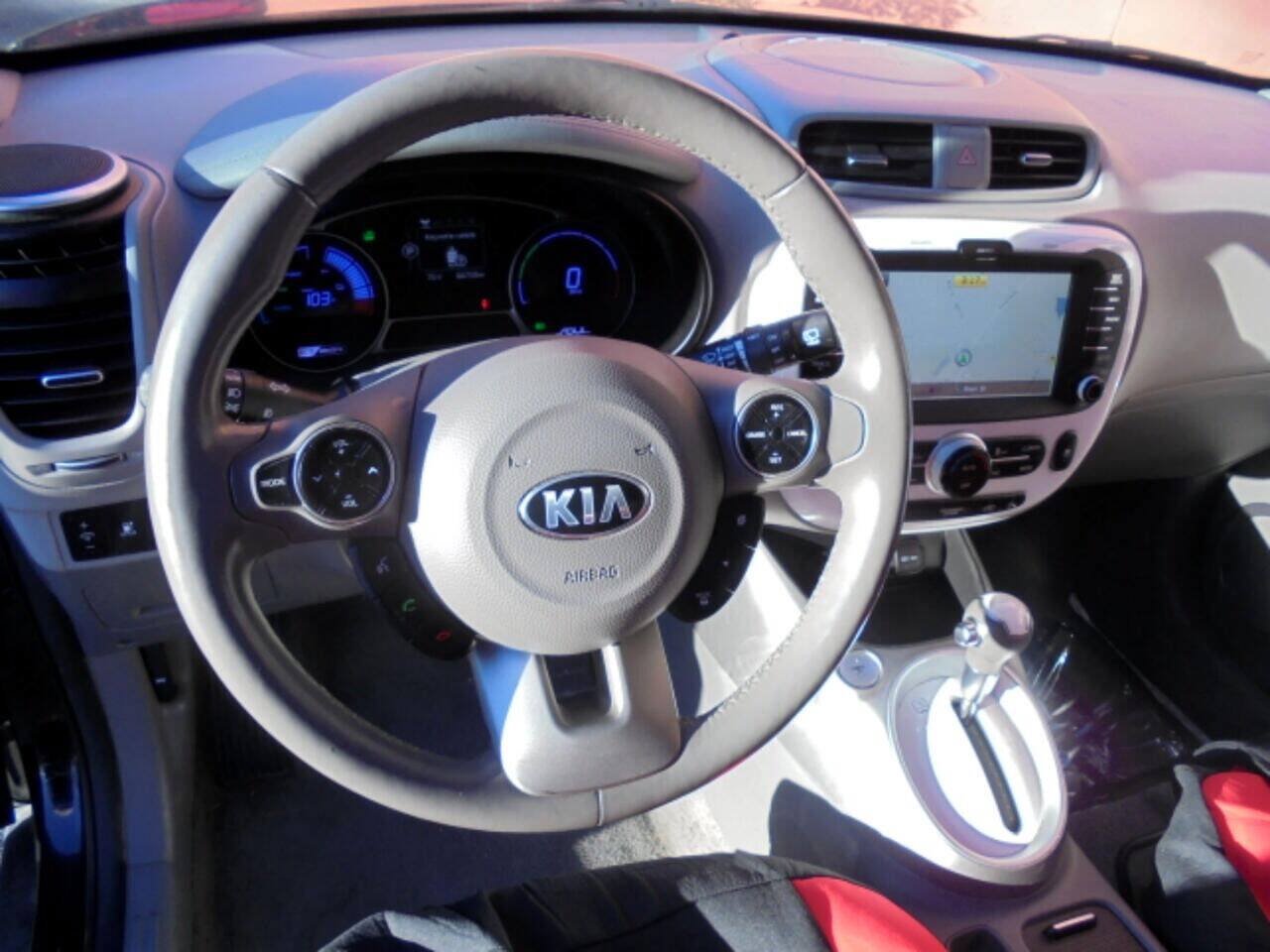 Used 2015 Kia Soul EV + FWD image 15