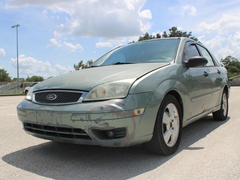 Used 2005 Ford Focus S FWD image 4