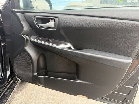 Used 2016 Toyota Camry SE image 12