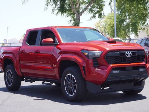 Used 2025 Toyota Tacoma TRD Sport AWD/4WD image 4