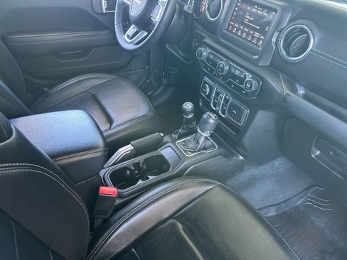 Used 2018 Jeep Wrangler Unlimited Sahara AWD/4WD image 16