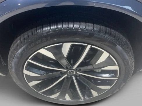 Used 2025 Volvo XC90 B5 Plus AWD/4WD image 5
