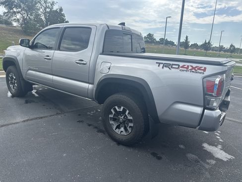 Used 2021 Toyota Tacoma TRD Off-Road w/ TRD Premium Off Road Package AWD/4WD image 7